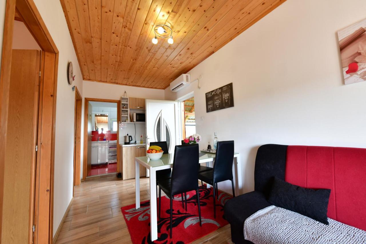 Apartments Laura Rakovica Eksteriør billede